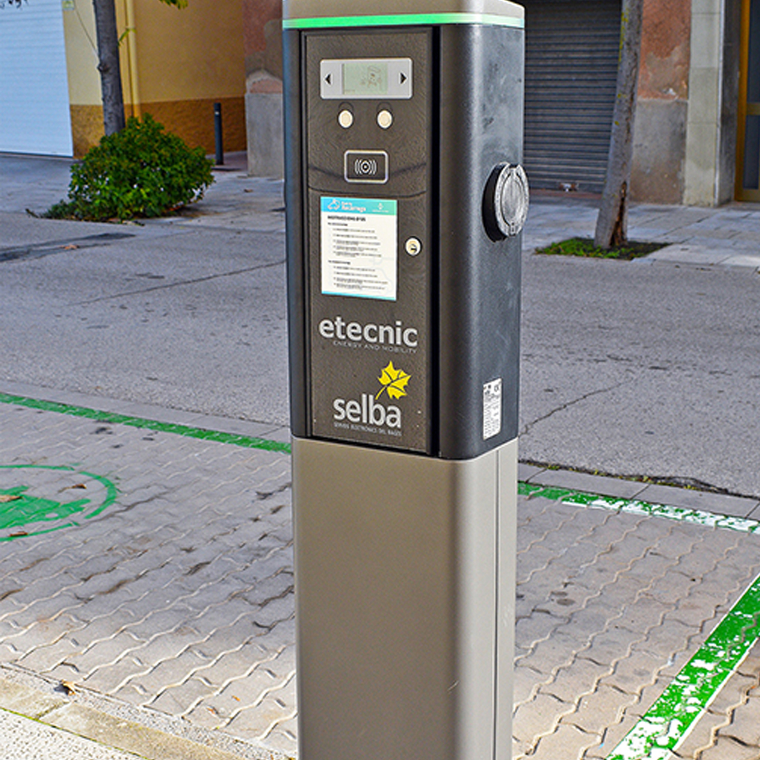 PUNT DE RECÀRREGA DE VEHICLES ELÈCTRICS